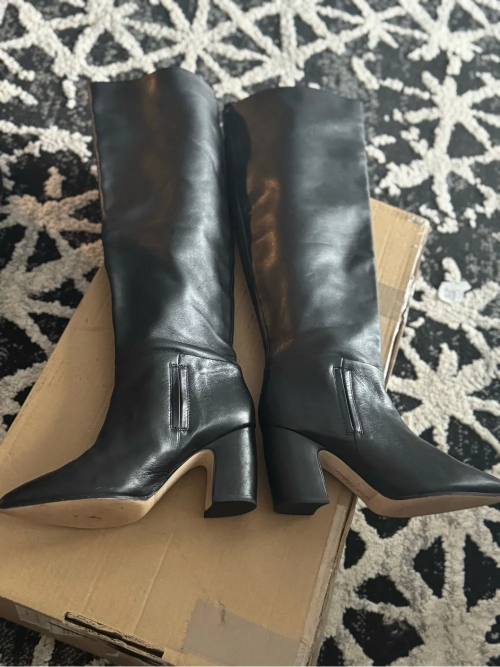 Sam Edelman Classic Black Knee-High Pointed Toe Boots - Women's Fashion size 9